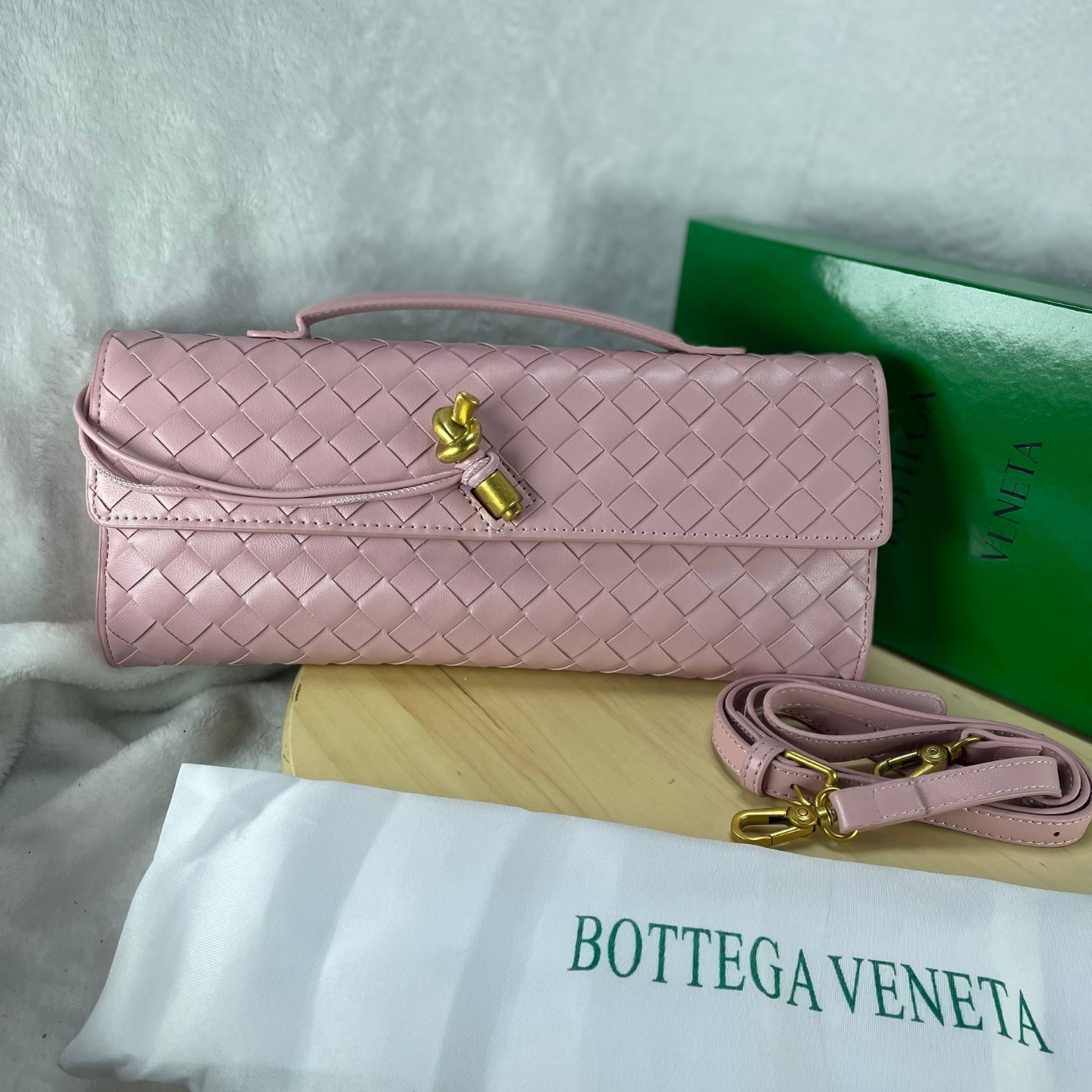BOTTEGA VENETA INTRECCIATO PINK CLUTCH